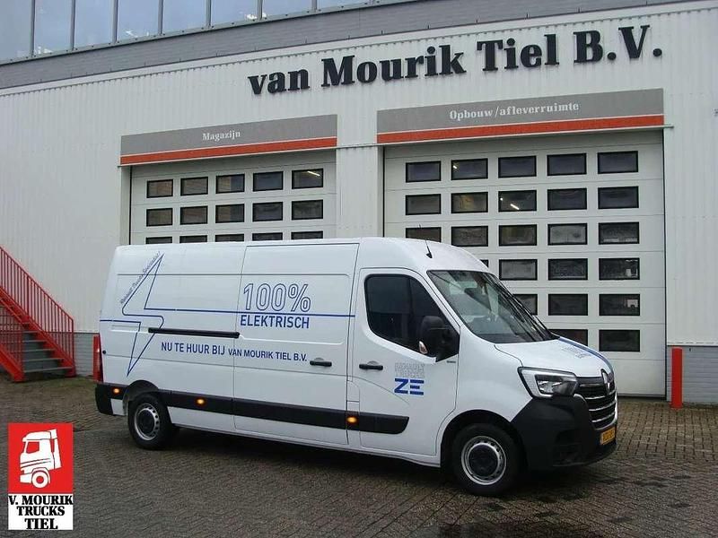 Wit Gebruikt 2023 Renault Master Van | € 29.900 - Afbeelding 1/4