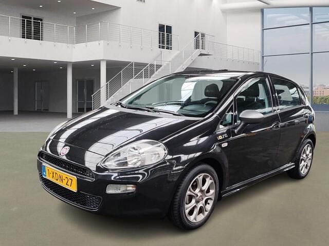 Zwart Gebruikt 2014 Fiat Punto Evo Young Hatchback | € 3.995 (Eerlijke prijs) - Afbeelding 1/4