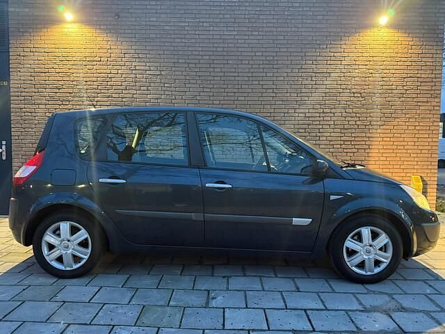 Occasion Renault Scénic II 135 PK (99 kW) 2006 Grijs MPV