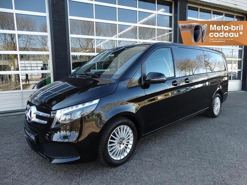 Zwart Gebruikt 2023 Mercedes V300 Avantgarde Edition MPV | € 74.950 (Duur) - Afbeelding 1/4