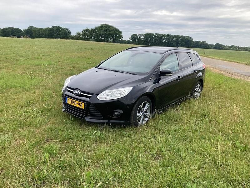 Zwart Occasion 2013 Ford Focus Trend Stationwagen | € 3.950 (Goede deal) - Afbeelding 1/4