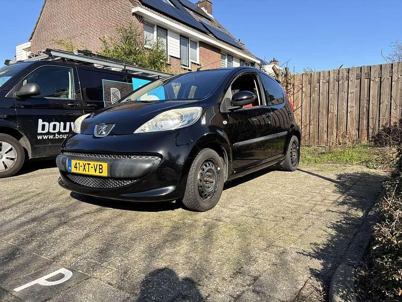 Zwart Gebruikt 2007 Peugeot 107 Hatchback | € 2.000 (Eerlijke prijs) - Afbeelding 1/4