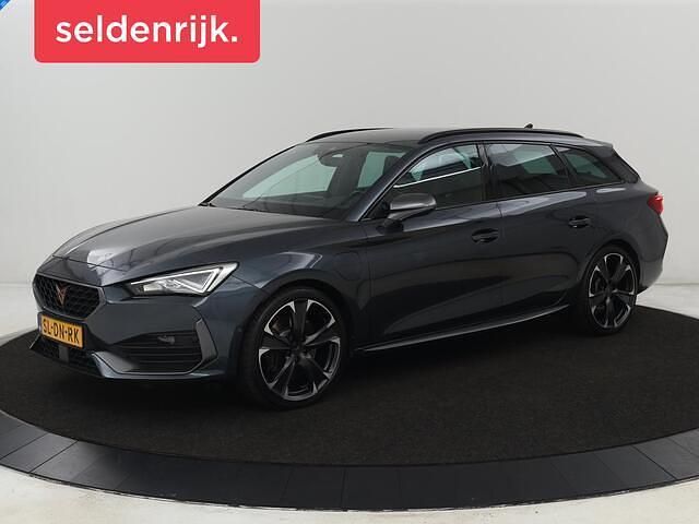 Grijs (metallic) Gebruikt 2021 Cupra Leon VZ Stationwagen | € 25.900 (Eerlijke prijs) - Afbeelding 1/4
