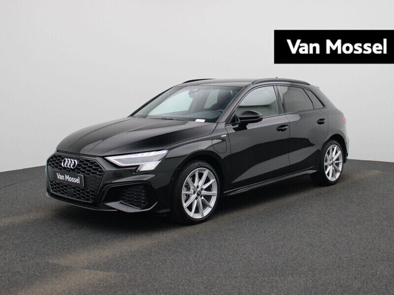 Zwart Gebruikt 2024 Audi A3 Sportback e-tron Advanced Sedan | € 44.900 - Afbeelding 1/4
