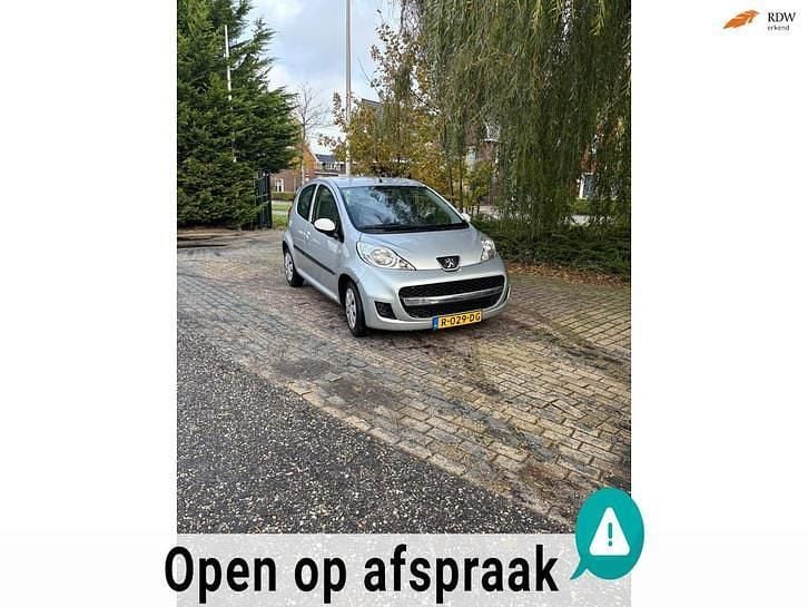 Grijs Gebruikt 2011 Peugeot 107 Hatchback | € 3.850 (Eerlijke prijs) - Afbeelding 1/4
