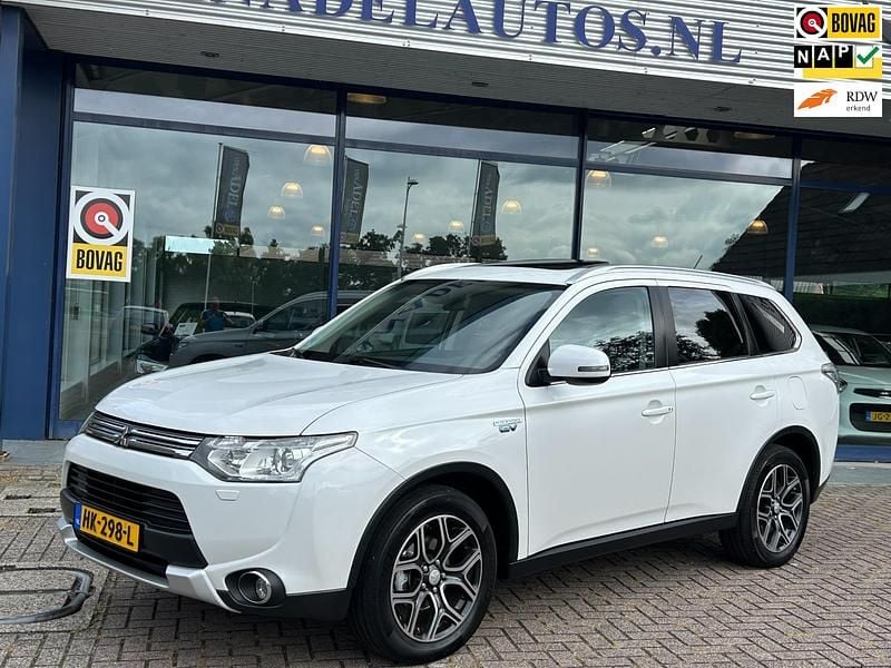 Wit Gebruikt 2015 Mitsubishi Outlander P-HEV SUV | € 13.499 (Goede deal) - Afbeelding 1/4