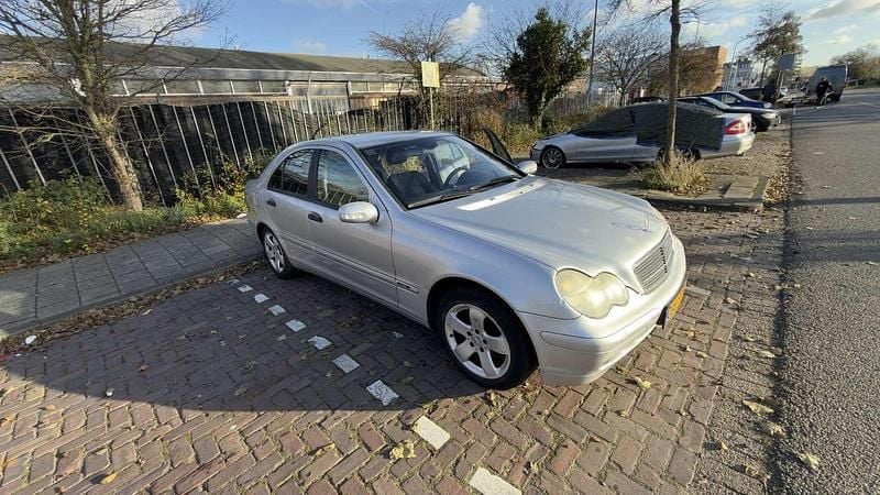Occasion 2004 Mercedes C180 Classic Sedan | € 1.500 (Goede deal) - Afbeelding 1/4