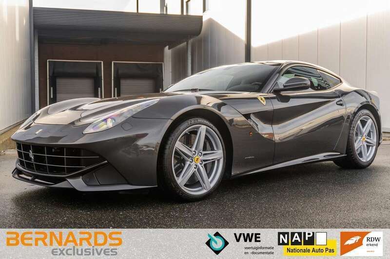 Grijs, metallic lak Gebruikt 2015 Ferrari F12 Coupé | € 349.950 - Afbeelding 1/4