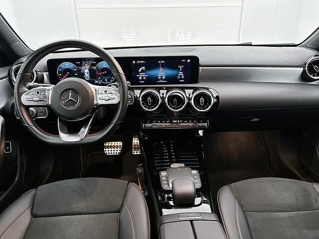 Occasion Mercedes A200 AMG 150 PK (110 kW) 2021 Donker berggrijs metaalkleur metallic Sedan