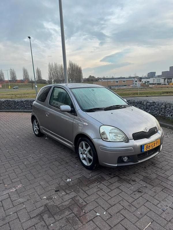 Occasion 2003 Toyota Yaris Sport | € 3.500 (Goede deal) - Afbeelding 1/4