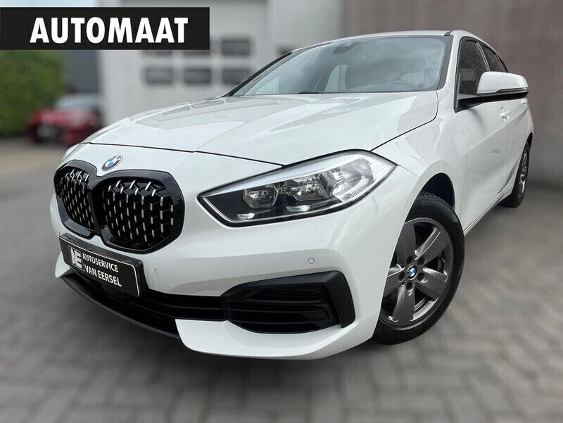 Wit Gebruikt 2019 BMW 118 Executive Hatchback | € 21.750 (Eerlijke prijs) - Afbeelding 1/4