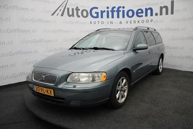 Groen (metallic) Gebruikt 2004 Volvo V70 Summum Stationwagen | € 2.190 (Super prijs) - Afbeelding 1/4