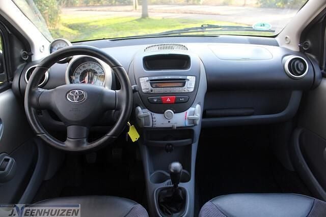Occasion Toyota Aygo 68 PK (50 kW) 2008 Grijs Hatchback