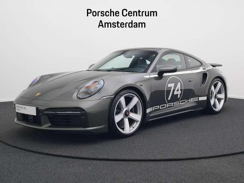 Groen Gebruikt 2025 Porsche 992 Coupé | € 369.950 - Afbeelding 1/4
