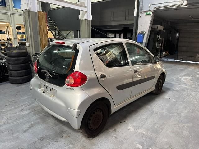 Occasion Toyota Aygo 68 PK (50 kW) 2007 Grijs Hatchback