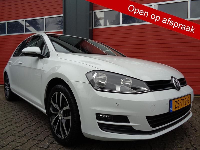 Wit Gebruikt 2016 VW Golf VII Hatchback | € 8.950 (Eerlijke prijs) - Afbeelding 1/4