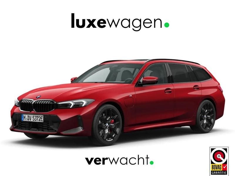 Rood Gebruikt 2024 BMW 330e M Sport Stationwagen | € 51.700 (Eerlijke prijs) - Afbeelding 1/4