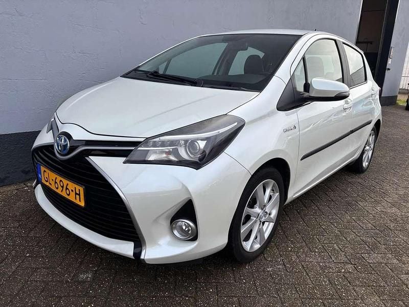 Wit Gebruikt 2015 Toyota Yaris Hybrid Hatchback | € 10.950 (Eerlijke prijs) - Afbeelding 1/4