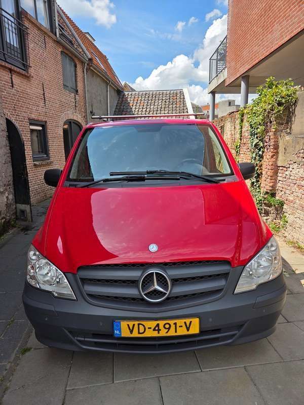 Rood Gebruikt 2013 Mercedes Vito MPV | € 8.000 (Goede deal) - Afbeelding 1/4