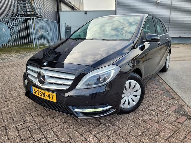 Zwart Occasion 2014 Mercedes B180 Ambition MPV | € 12.750 (Eerlijke prijs) - Afbeelding 1/4
