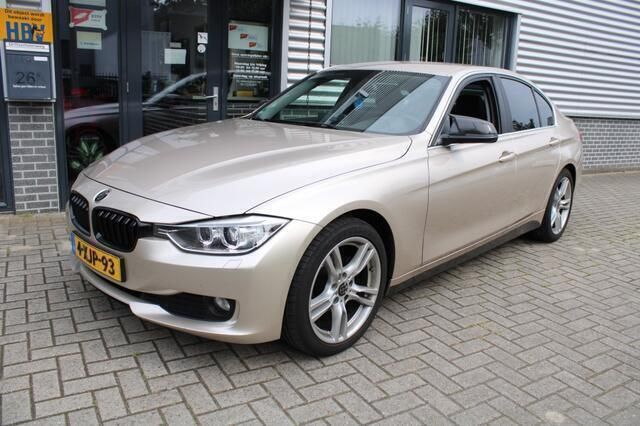 Grijs Gebruikt 2014 BMW 320 Executive Sedan | € 16.999 (Iets duurder) - Afbeelding 1/4