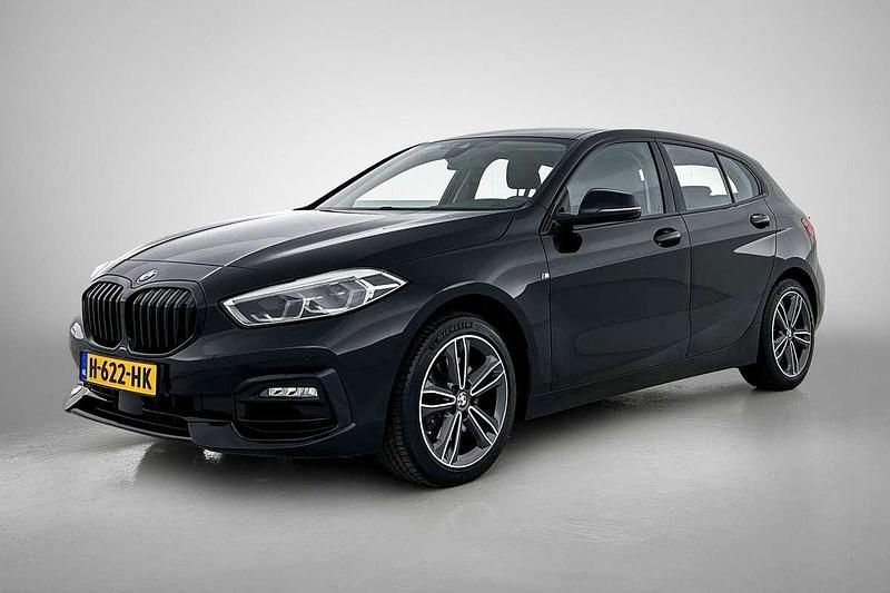 Zwart Gebruikt 2020 BMW 118 Executive Hatchback | € 20.945 (Goede deal) - Afbeelding 1/4