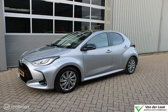 Grijs Gebruikt 2022 Toyota Yaris Hatchback | € 22.950 (Eerlijke prijs) - Afbeelding 1/4