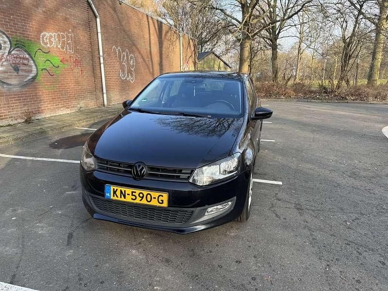 Zwart Occasion 2011 VW Polo Comfortline Hatchback | € 2.900 (Super prijs) - Afbeelding 1/4