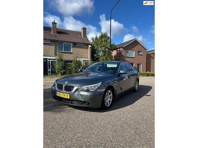 Grijs Gebruikt 2003 BMW 520 Sedan | € 2.250 (Goede deal) - Afbeelding 1/4