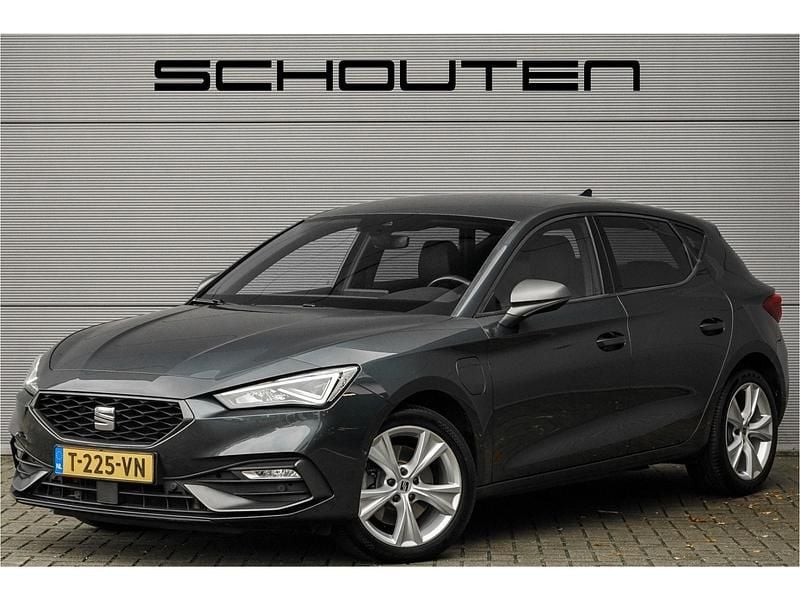 Grijs Occasion 2020 Seat Leon FR Hatchback | € 20.000 (Goede deal) - Afbeelding 1/3