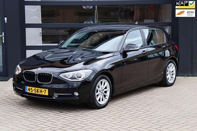 Zwart Gebruikt 2011 BMW 116 Sport Line Hatchback | € 3.445 (Super prijs) - Afbeelding 1/4