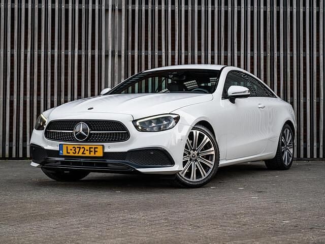 Wit Occasion 2020 Mercedes E200 AMG line Coupé | € 31.950 (Super prijs) - Afbeelding 1/4