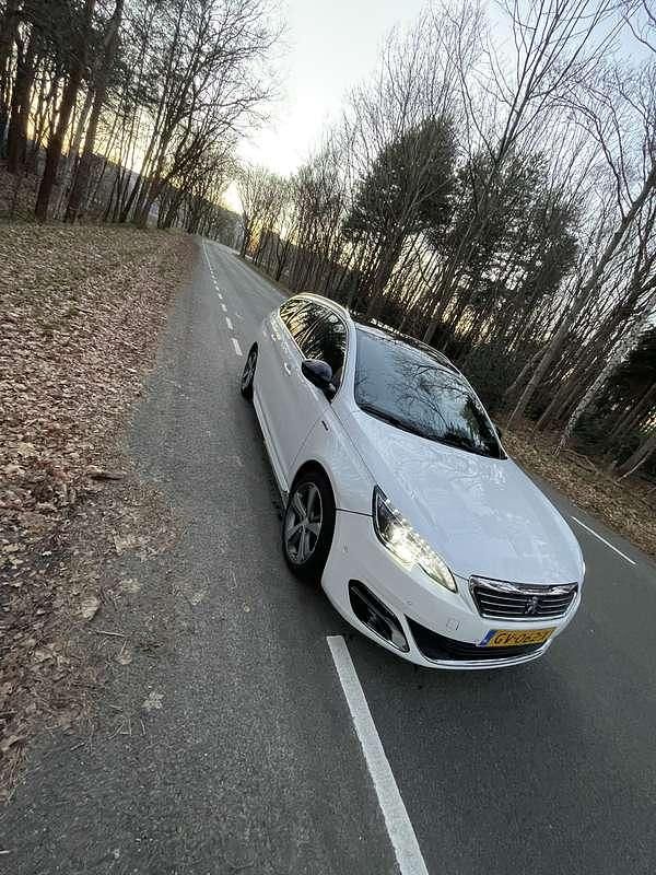 Occasion Peugeot 308 GT-line 131 PK (96 kW) 2015 Wit MPV