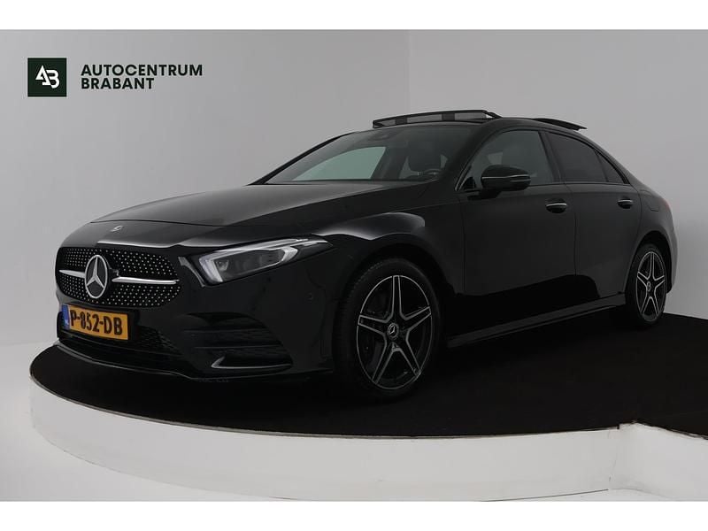 Zwart Gebruikt 2022 Mercedes A250 Business Sedan | € 26.945 (Eerlijke prijs) - Afbeelding 1/4