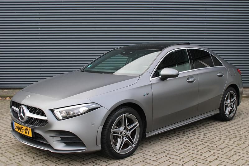 Grijs Gebruikt 2020 Mercedes A250 AMG Sedan | € 28.795 (Iets duurder) - Afbeelding 1/4