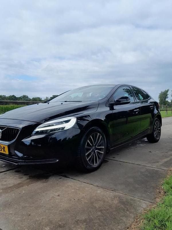 Gebruikt 2017 Volvo V40 | € 8.750 (Goede deal) - Afbeelding 1/4