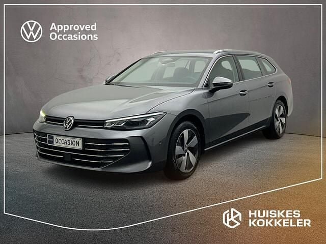 Grijs Occasion 2024 VW Passat Business Stationwagen | € 32.900 (Eerlijke prijs) - Afbeelding 1/4