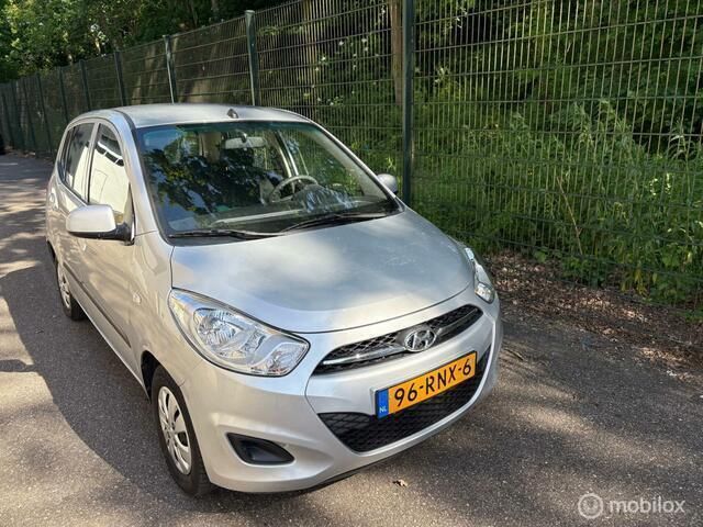 Grijs Gebruikt 2011 Hyundai i10 Hatchback | € 4.750 (Eerlijke prijs) - Afbeelding 1/4
