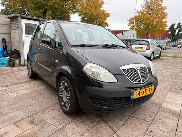 Bruin Gebruikt 2007 Lancia Musa MPV | € 2.495 (Eerlijke prijs) - Afbeelding 1/4