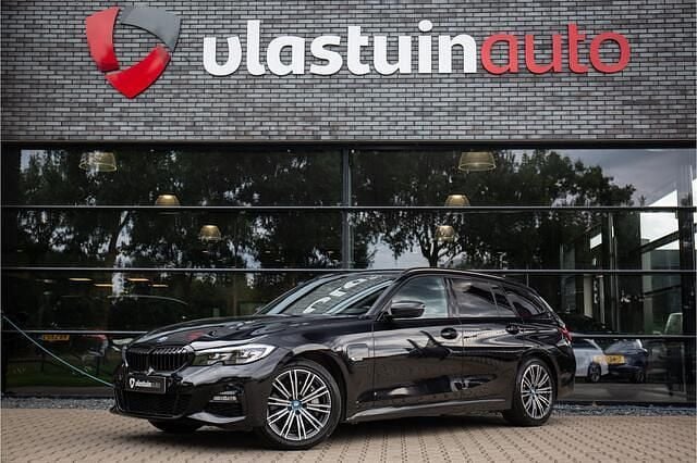 Zwart Gebruikt 2022 BMW 330 Executive Stationwagen | € 28.950 (Super prijs) - Afbeelding 1/4