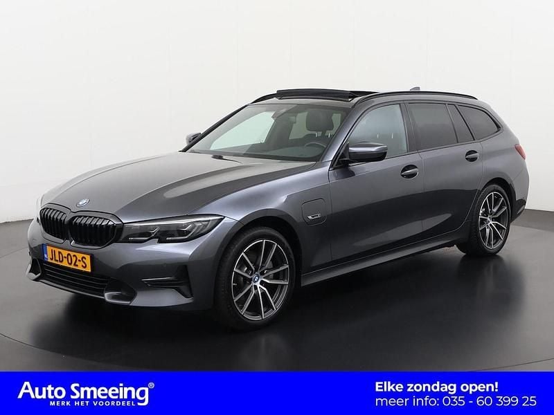 Mineralgrau metallic (b39) Gebruikt 2022 BMW 320e Sport Line Stationwagen | € 34.895 (Eerlijke prijs) - Afbeelding 1/4