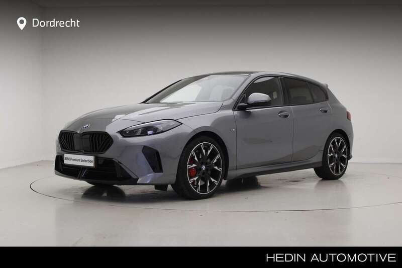 Grijs, metallic lak Gebruikt 2024 BMW 120 M Sport Hatchback | € 49.895 - Afbeelding 1/3