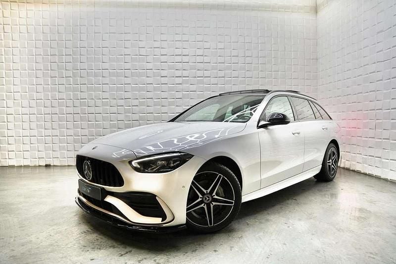 Wit Occasion 2022 Mercedes C300e AMG Stationwagen | € 37.499 (Eerlijke prijs) - Afbeelding 1/4