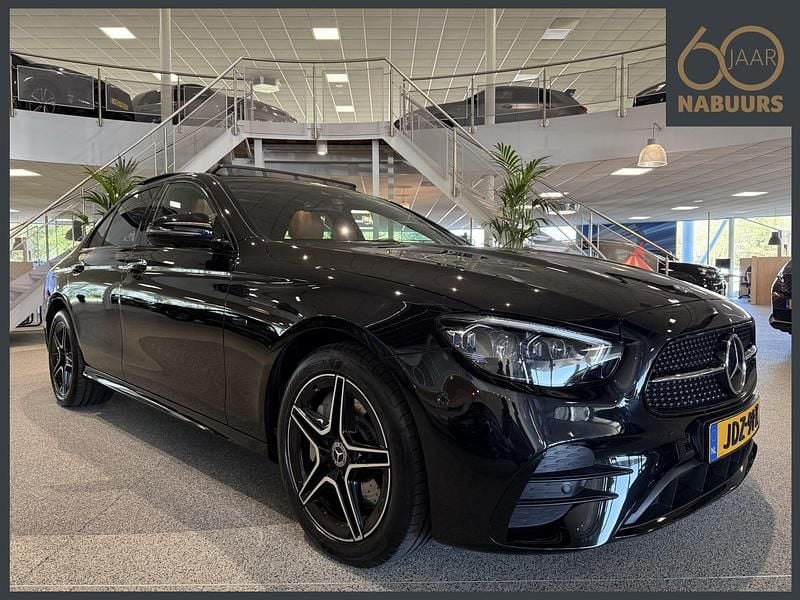 Zwart Occasion 2020 Mercedes E300 AMG line Sedan | € 45.900 (Eerlijke prijs) - Afbeelding 1/4