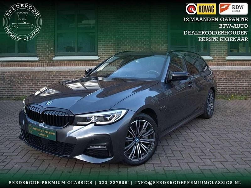 Grijs Gebruikt 2022 BMW 330e M Sport Stationwagen | € 33.900 (Super prijs) - Afbeelding 1/4