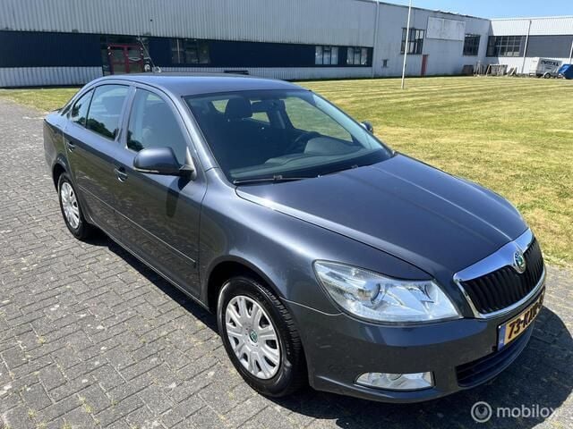 Grijs Gebruikt 2010 Skoda Octavia Ambition Hatchback | € 3.499 (Eerlijke prijs) - Afbeelding 1/4
