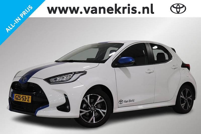 Wit Occasion 2025 Toyota Yaris Hybrid BlueLine Hatchback | € 25.799 (Eerlijke prijs) - Afbeelding 1/4