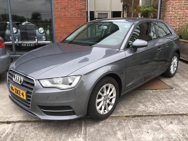 Grijs Gebruikt 2013 Audi A3 Attraction Hatchback | € 7.900 (Goede deal) - Afbeelding 1/4