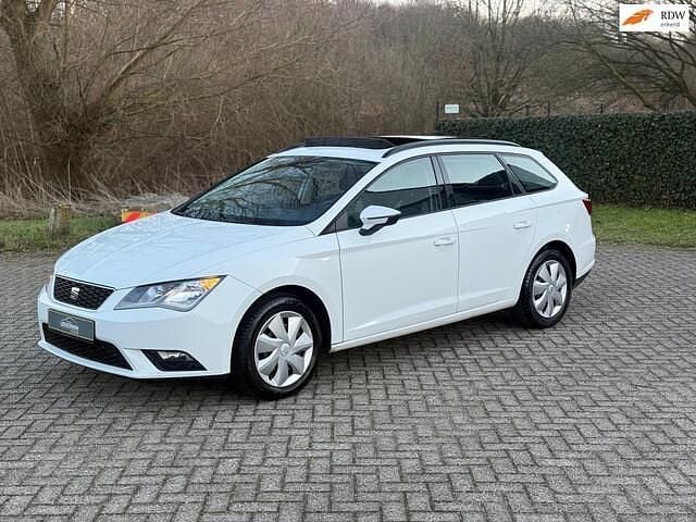 Wit (metallic) Occasion 2014 Seat Leon ST Style Stationwagen | € 10.450 (Eerlijke prijs) - Afbeelding 1/4