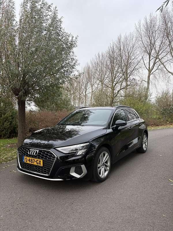 Zwart Gebruikt 2021 Audi A3 e-tron Hatchback | € 22.000 (Eerlijke prijs) - Afbeelding 1/4